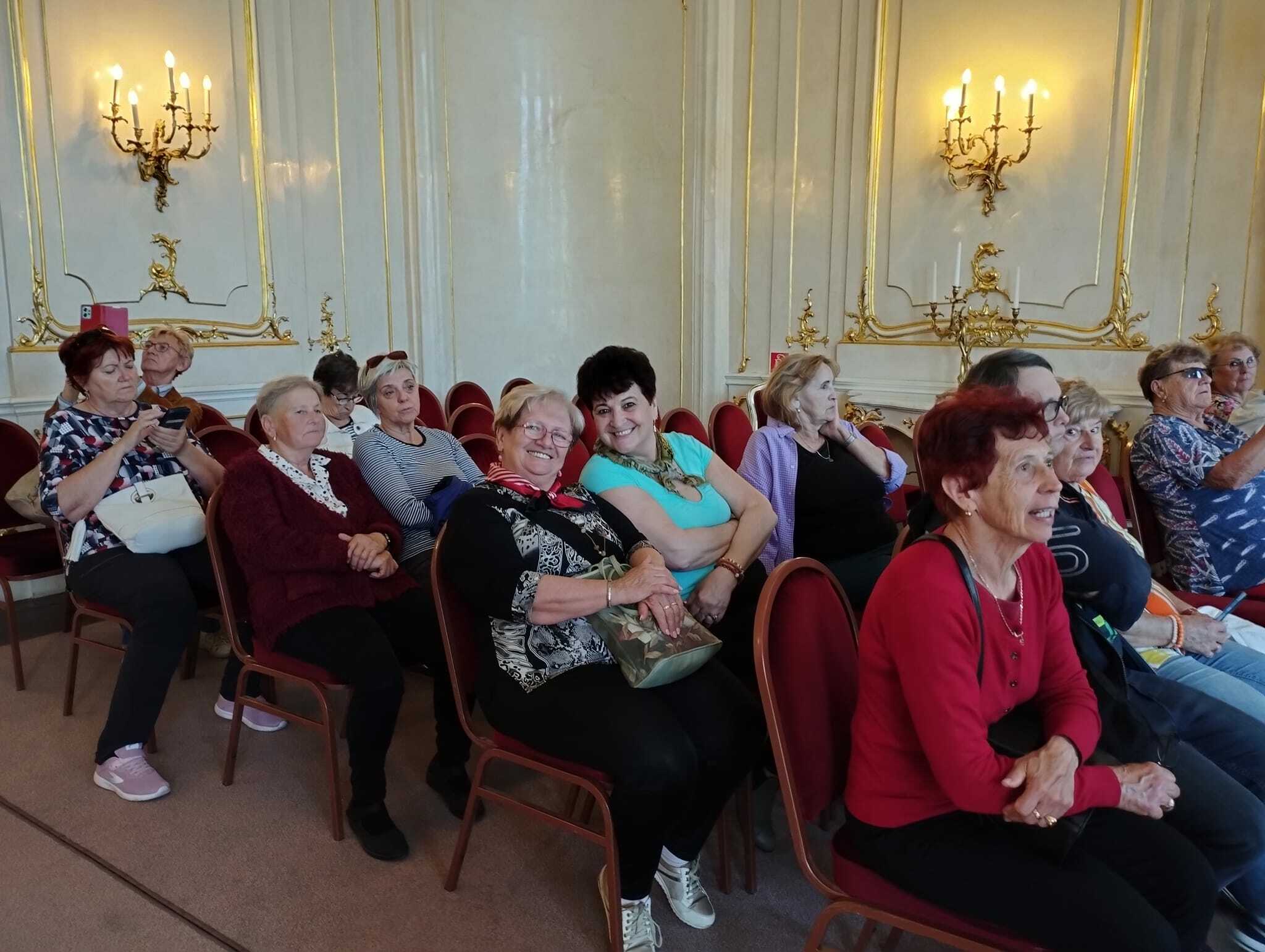 godollo kirandulas pecs csop