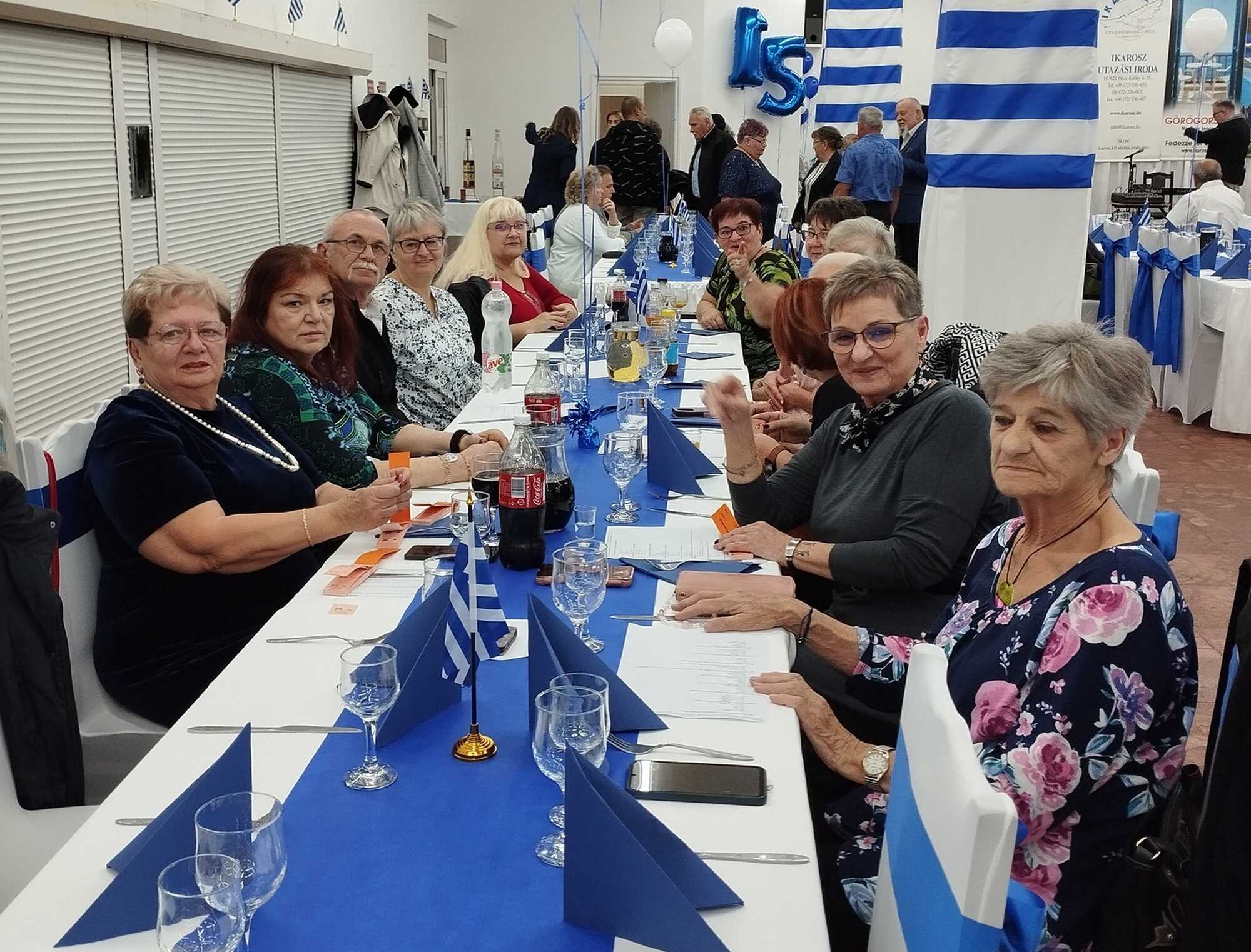 novmberi gorog est pecicsop 2025